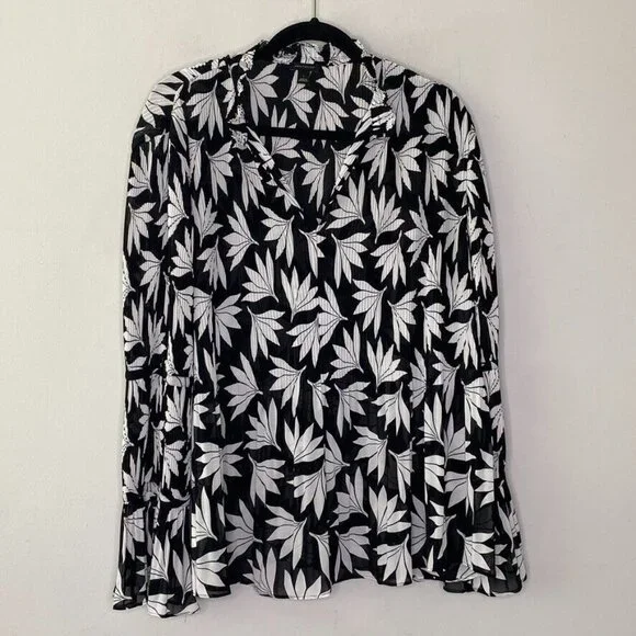 Ann Taylor Blouse Large Long Sleeve Pleated Floral Black & White Split Neck - Picture 2 of 9